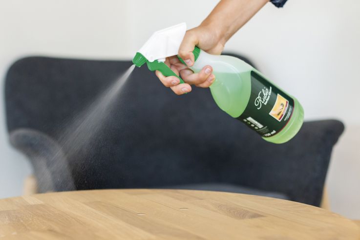 Pleieprodukter til behandling av tre innendørs Pleieprodukter til behandling av tre innendørs