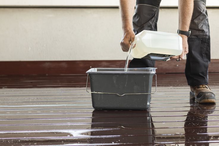 Pleieprodukter til behandling av tre utendørs Pleieprodukter til behandling av tre utendørs